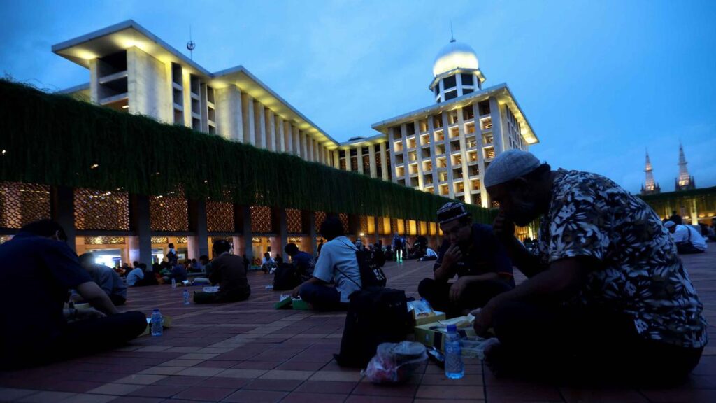 Masjid Istiqlal Gelar Buka Puasa Gratis untuk Ribuan Jamaah