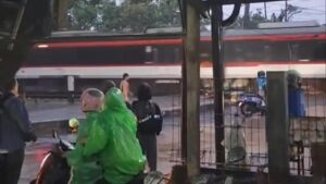 Kereta Bandara Tabrak Truk Kontainer di Perlintasan Tangerang