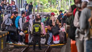 Lonjakan Penumpang Kereta Api di Surabaya Saat Angkutan Lebaran 2026