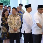 Menteri dan Pejabat Ikut Antre Halalbihalal di Istana